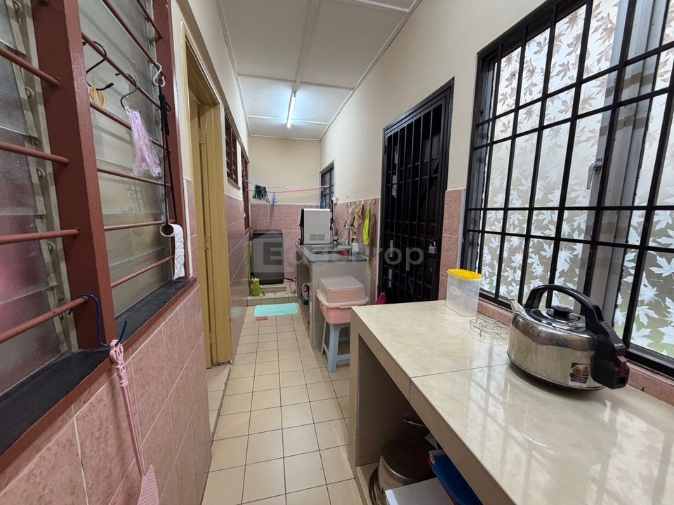 Cheap ENDLOT 2 storey terrace, Selangor, Cheras
