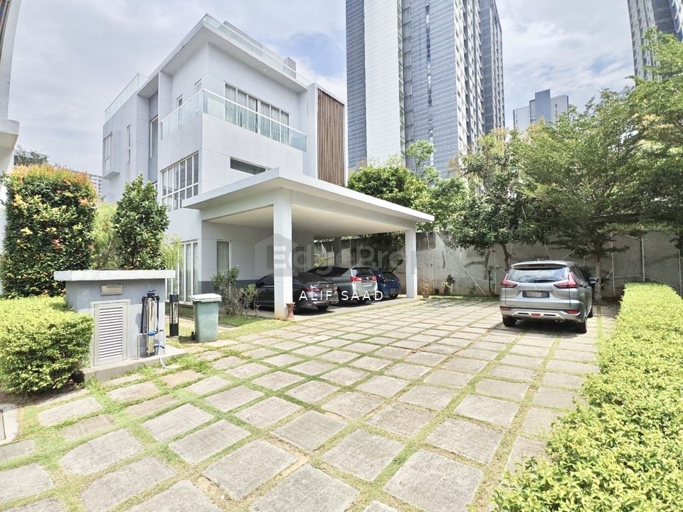 Lakefront Villa