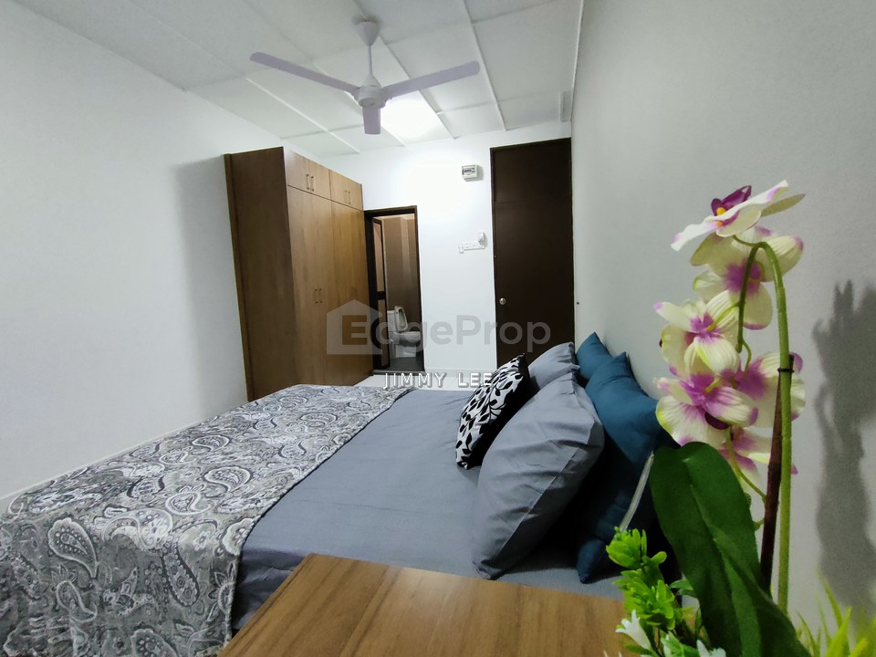 Pj - SS2 - Next to 3 Damansara Mall & 20 min walk to TTDI MRT -Come with Air Con, Selangor, Petaling Jaya