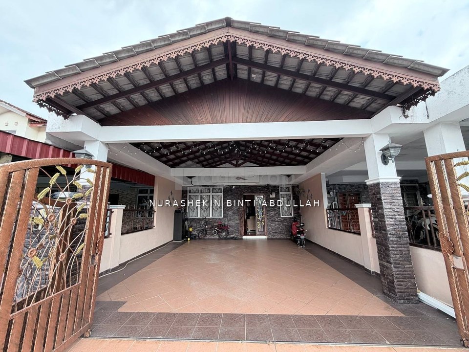 Renovated Double Storey Terrace Bandar Tasik Kesuma Seksyen 6 Semenyih, Selangor, Semenyih