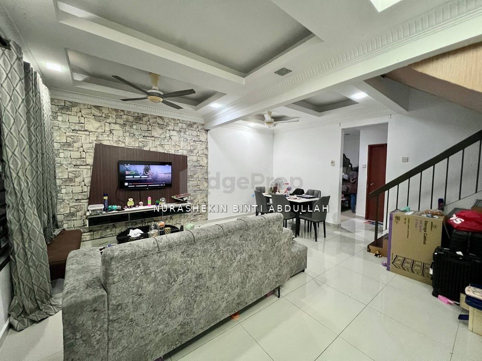 Facing Open Renovated Double Storey Terrace Taman Lestari Putra (LEP 6) Seri Kembangan, Selangor, Seri Kembangan