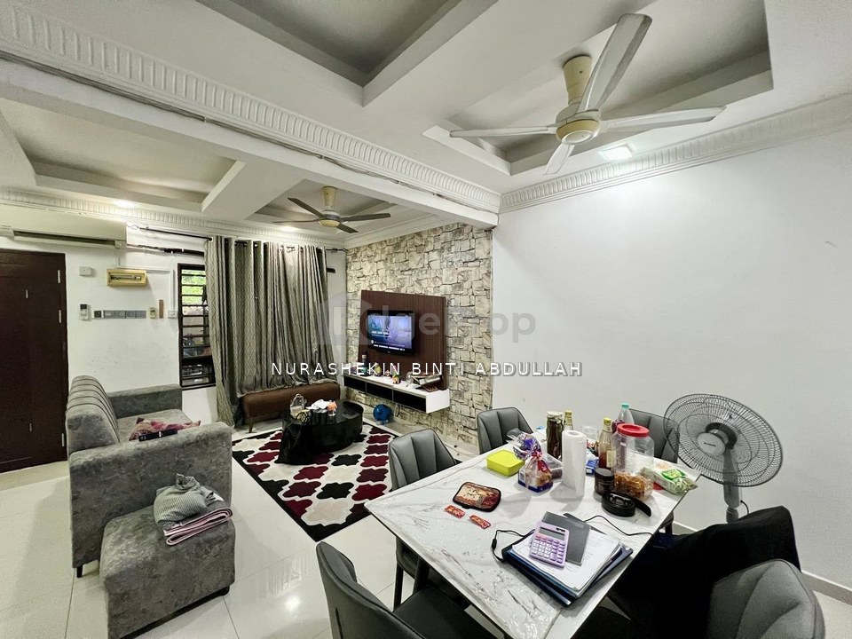 Facing Open Renovated Double Storey Terrace Taman Lestari Putra (LEP 6) Seri Kembangan, Selangor, Seri Kembangan