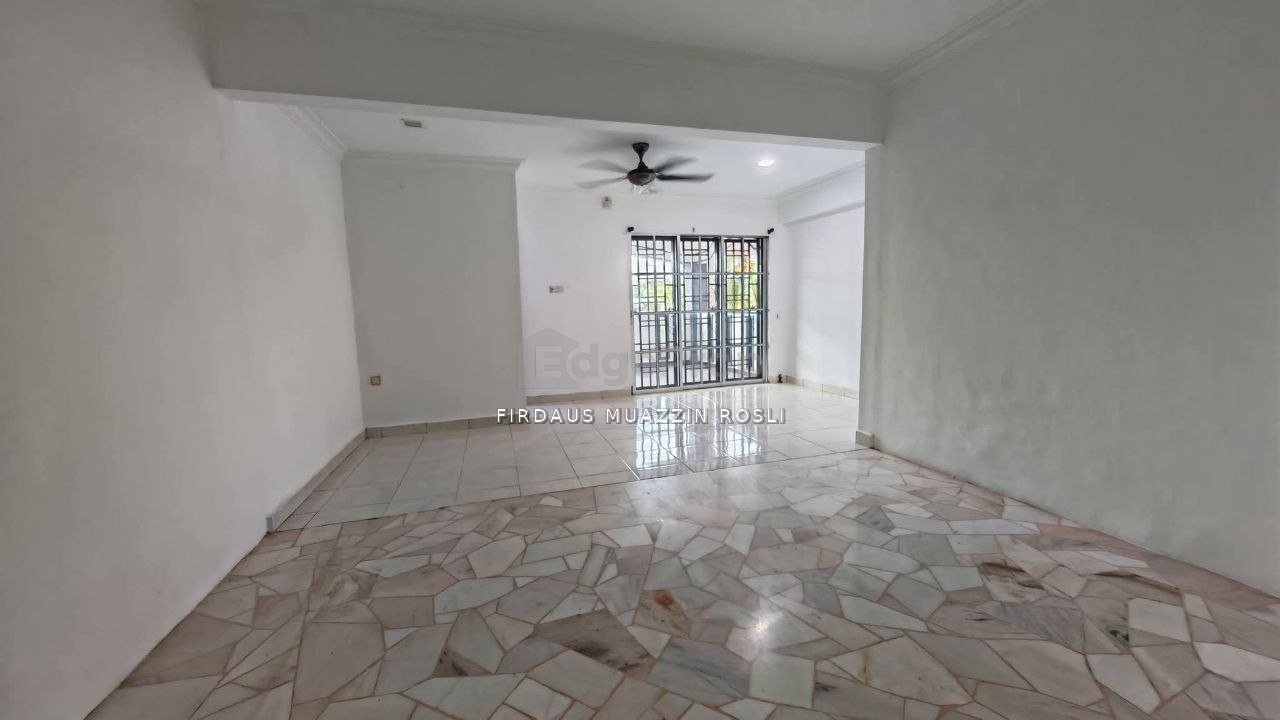 Taman Kluang Barat Kluang For Sale | Non Bumi Lot | Renovated Unit , Johor, Kluang