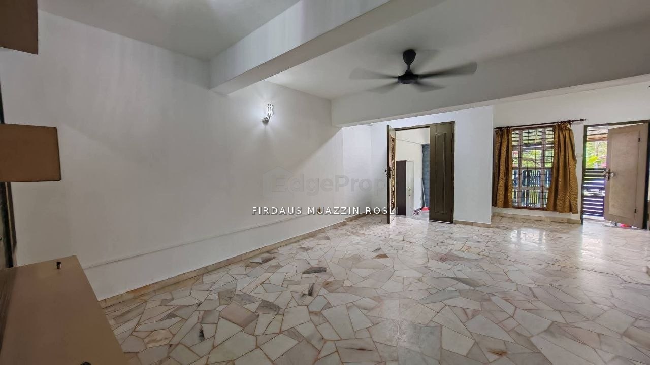Taman Kluang Barat Kluang For Sale | Non Bumi Lot | Renovated Unit , Johor, Kluang