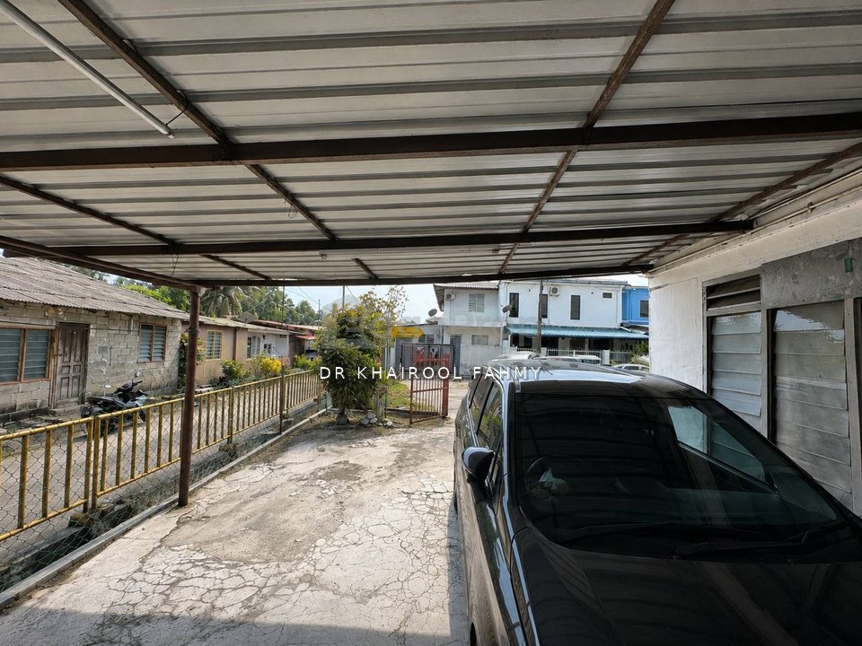 Taman Johor Jaya Double Storey Semi Detached Non Bumi Lot Full Loan, Johor, Johor Bahru