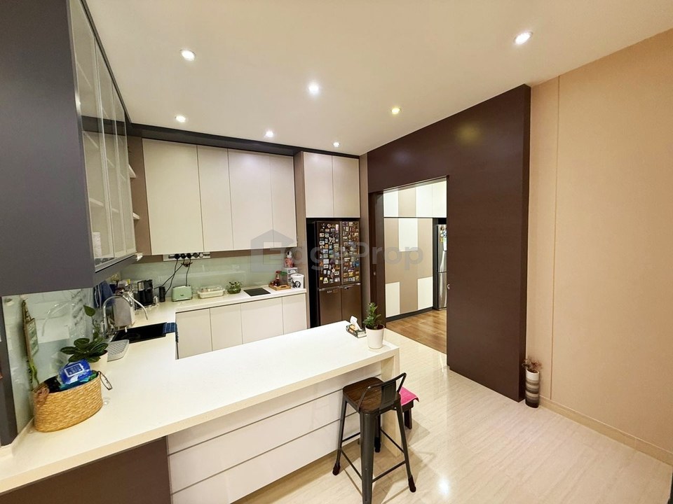 Kajang Taman Villa Perdana 3 Storey Semi D 40x100 Gated Guarded, Selangor, Kajang