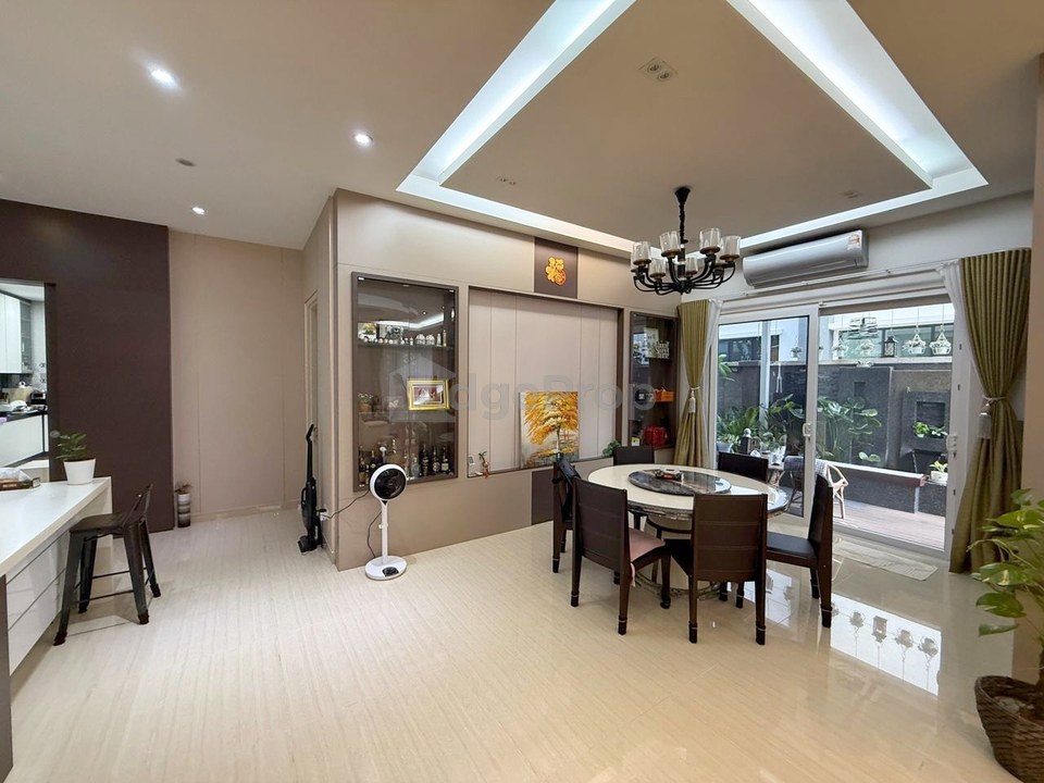 Kajang Taman Villa Perdana 3 Storey Semi D 40x100 Gated Guarded, Selangor, Kajang