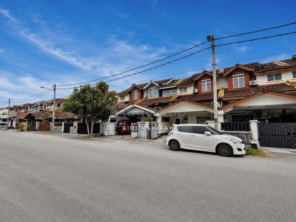 Jalan Puncak Saujana Kajang Rumah Teres 2.5 Tingkat Untuk Dijual, Selangor, Kajang