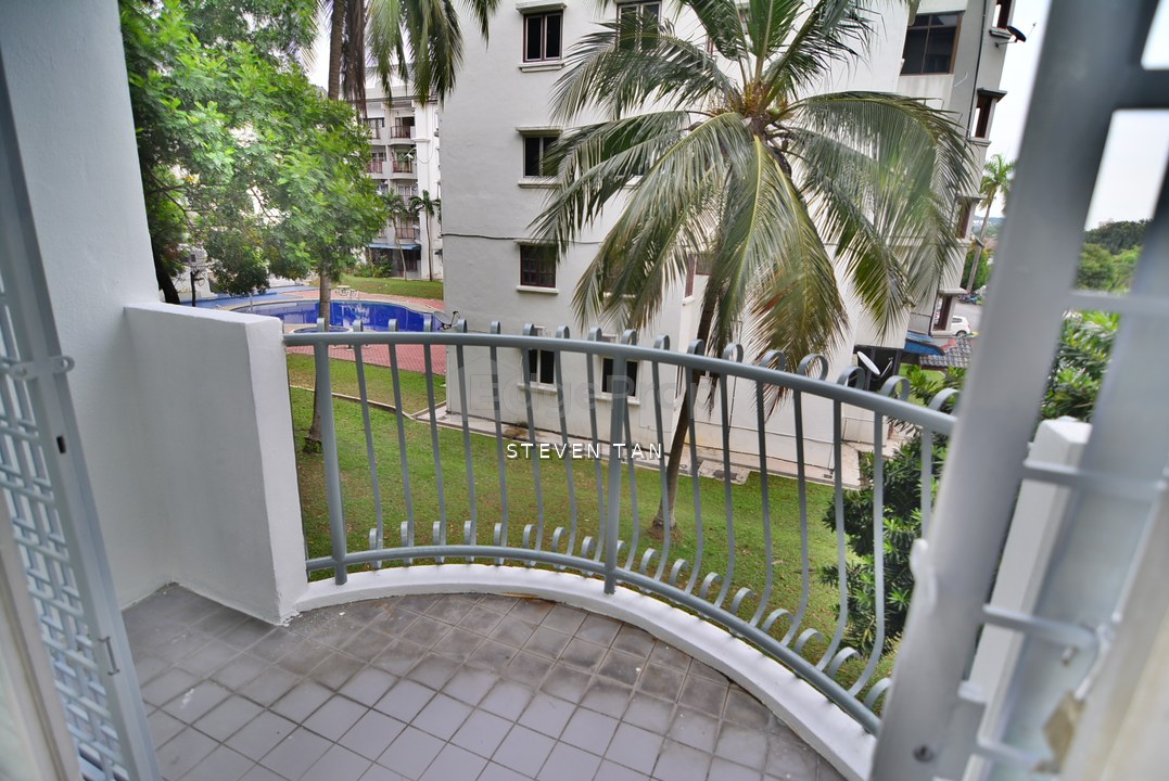 Sri Tanjung Puchong Middle Floor Renovate Apartment for Sale 328K Nego, Selangor, Puchong
