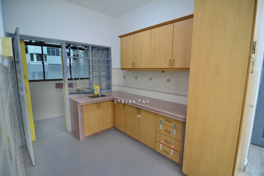 Sri Tanjung Puchong Middle Floor Renovate Apartment for Sale 328K Nego, Selangor, Puchong