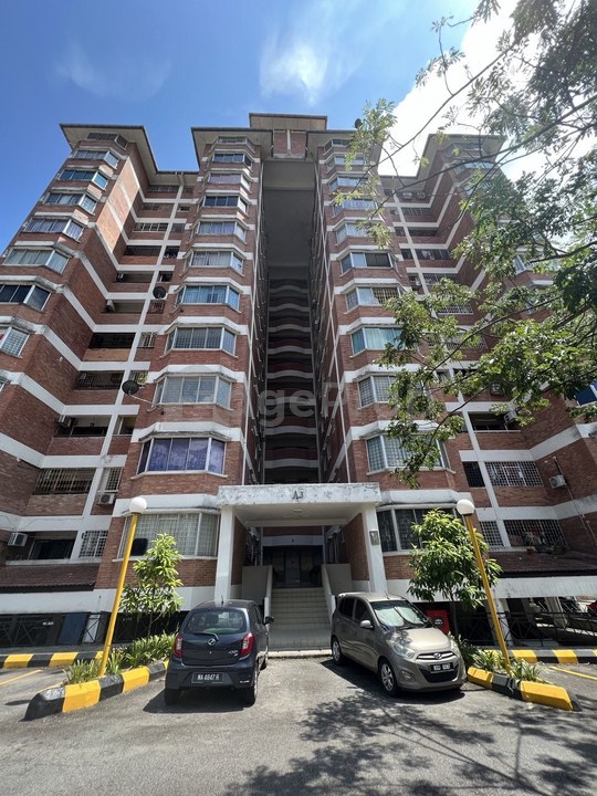 Green Acre Park Condominium