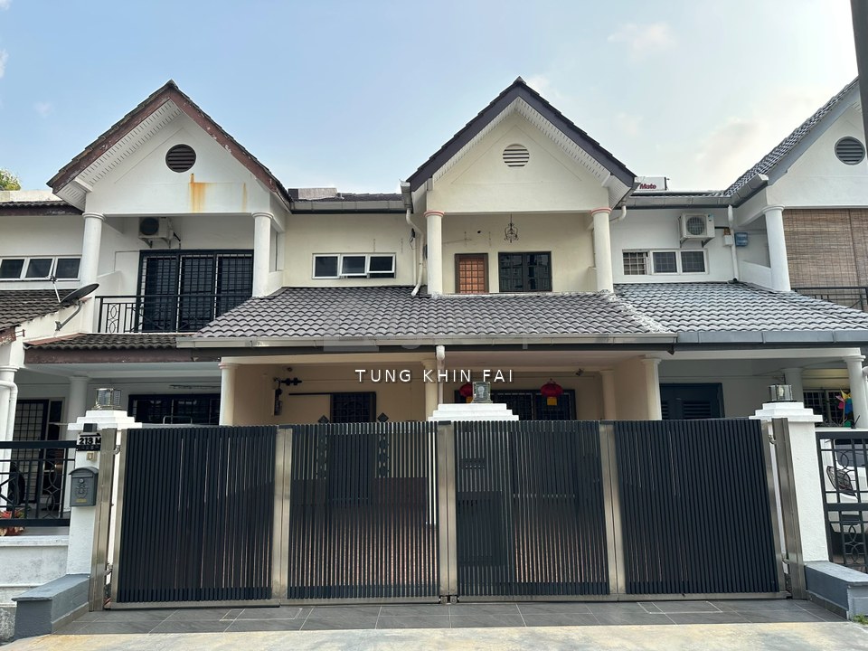 Kampung Lapan