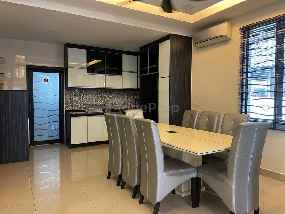 Bungalow , 2 storey fully renvovated , below market price, aman perdana ,klang, Selangor, Klang