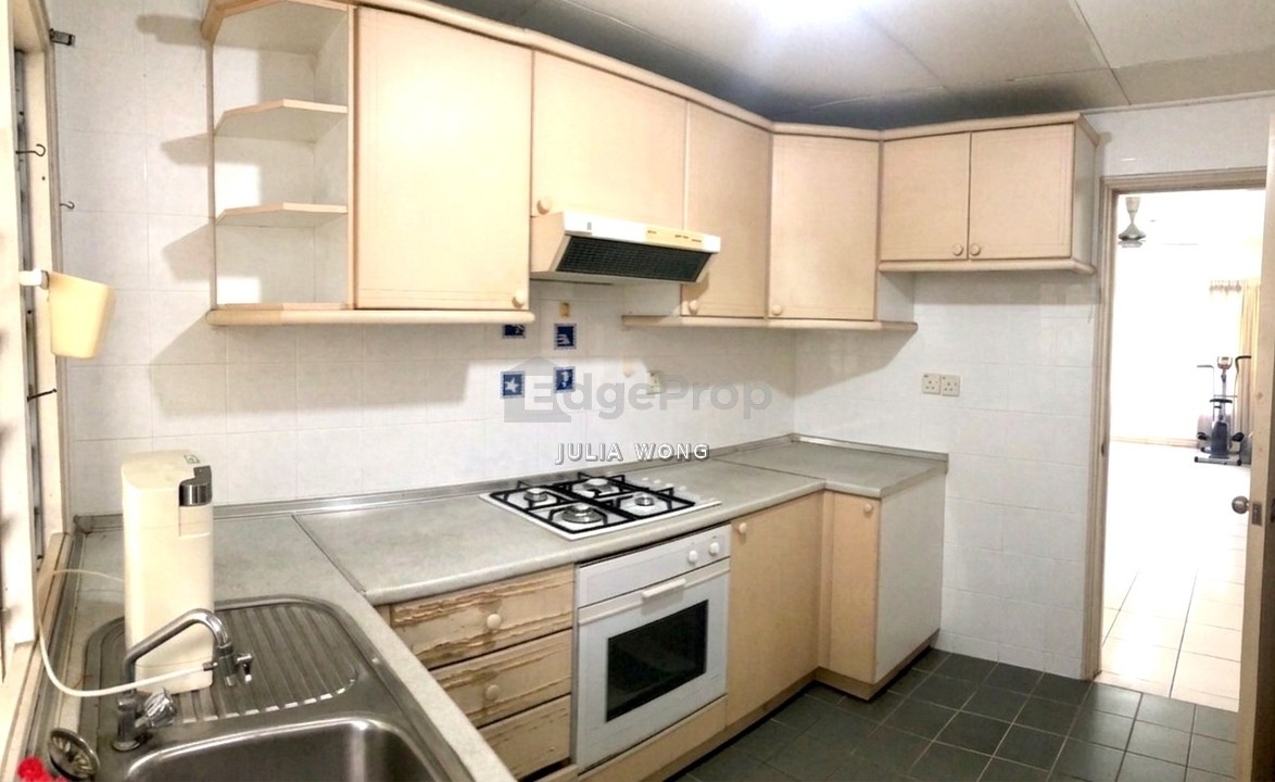 [SALE] Partial furnished, newly repainted, facing pool, Selangor, Shah Alam