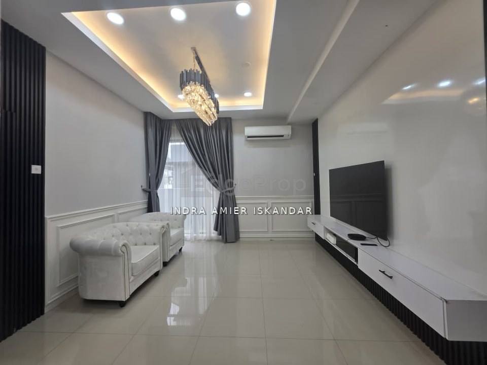 Semid cluster 2 ½ storey bandar putra Kuantan + swimming pool, Pahang, Kuantan