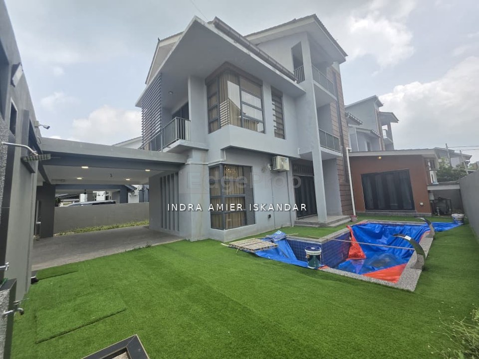 Semid cluster 2 ½ storey bandar putra Kuantan + swimming pool, Pahang, Kuantan