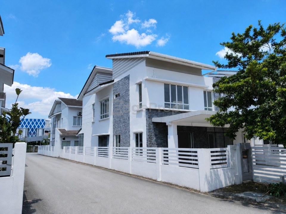 End Lot Double Storey D' Kayangan Sekyen 13 Shah Alam, Selangor, Shah Alam