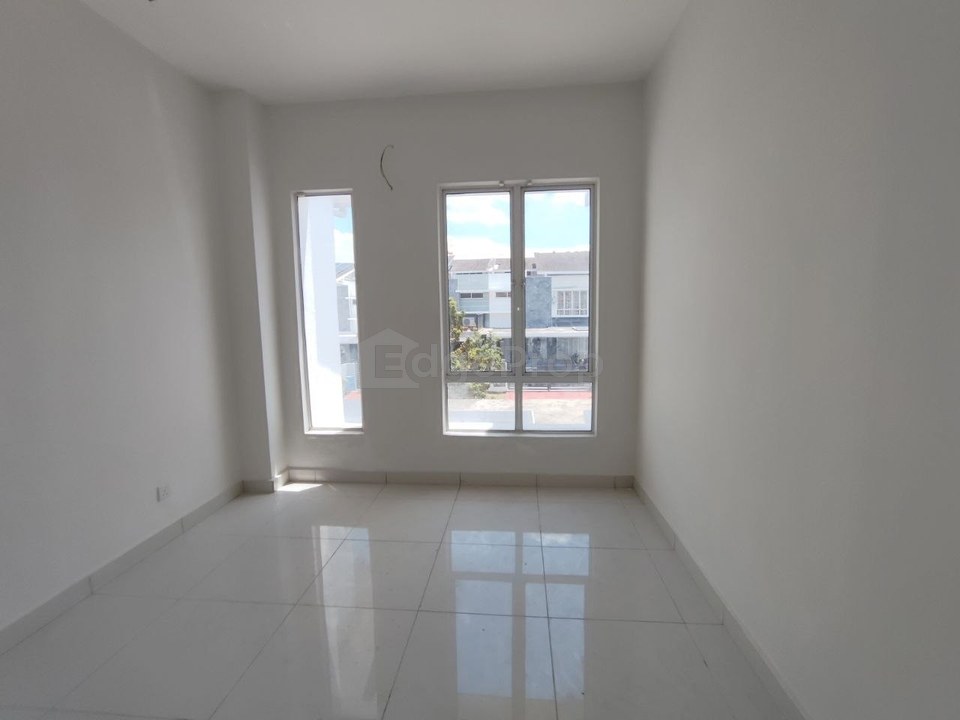End Lot Double Storey D' Kayangan Sekyen 13 Shah Alam, Selangor, Shah Alam