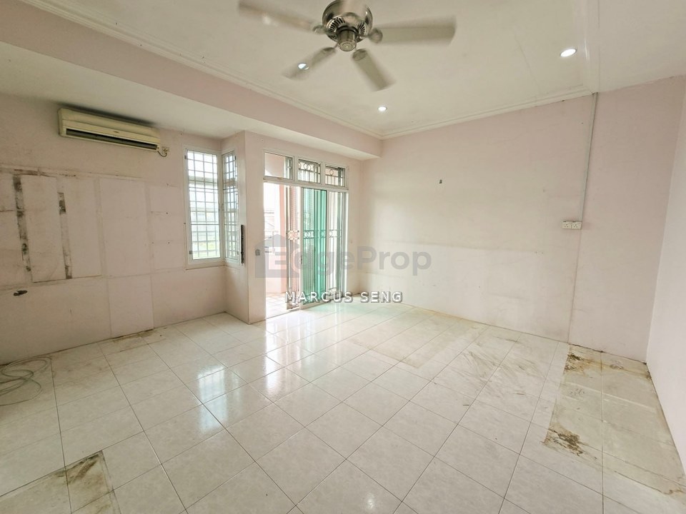 First Garden Double Storey Corner House For Sale/ Selling Below Bank Value/ Huge Private Garden/ Walking Distance To GP/ 5 Bedrooms/ Extended/Renovate, Perak, Ipoh