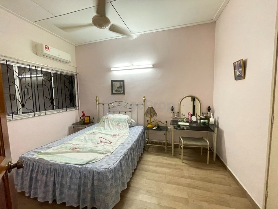 Kolam air house for sale , Johor, Johor Bahru