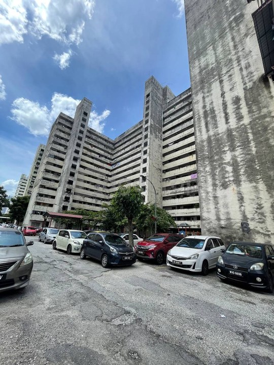 Pelangi Magna