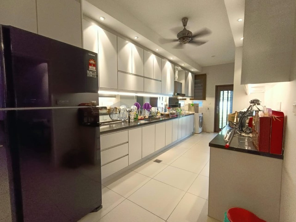Adira @ Ara Sendayan Double Story Superlink Huge back yard garden Cozy Designed Furnished Facing South House No. 6, Negeri Sembilan, Seremban