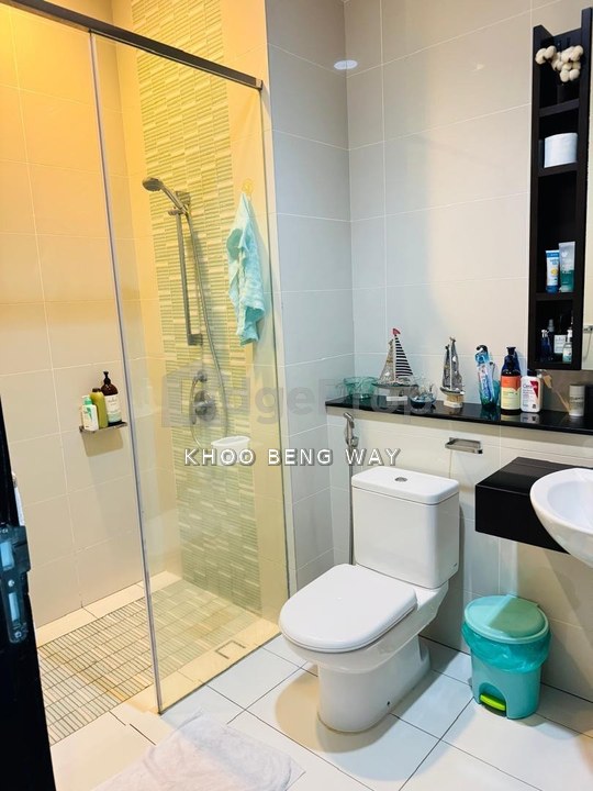 Well Maintained Family Size Layout. Golf View on a Mid High Floor, Selangor, Tropicana