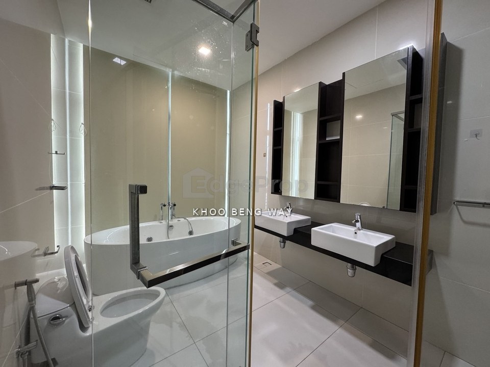 Well Maintained Family Size Layout. Golf View on a Mid High Floor, Selangor, Tropicana