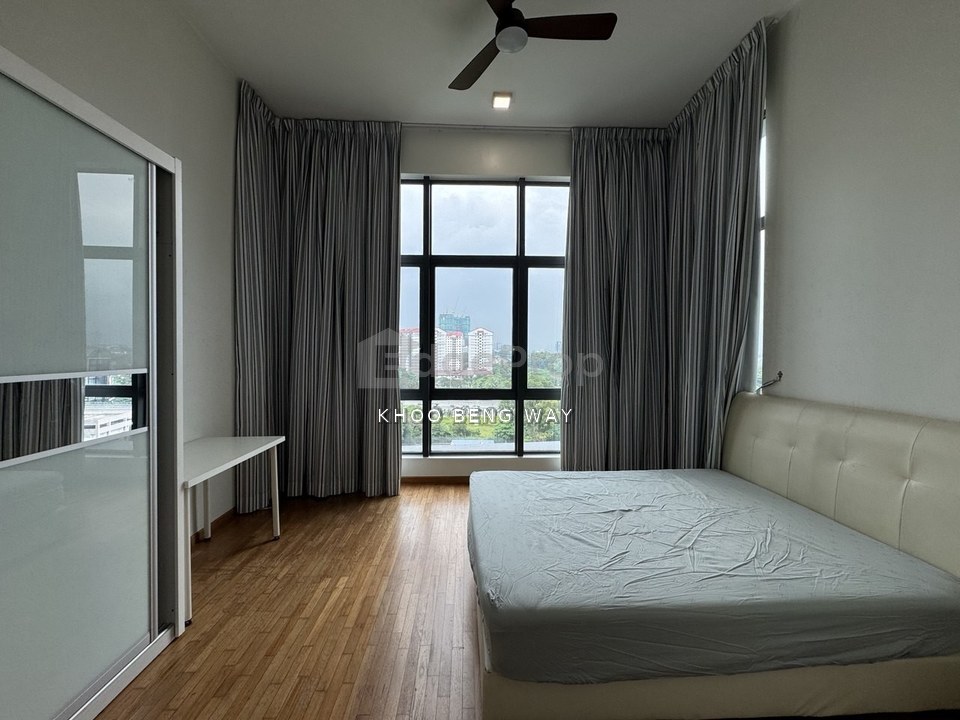 Well Maintained Family Size Layout. Golf View on a Mid High Floor, Selangor, Tropicana