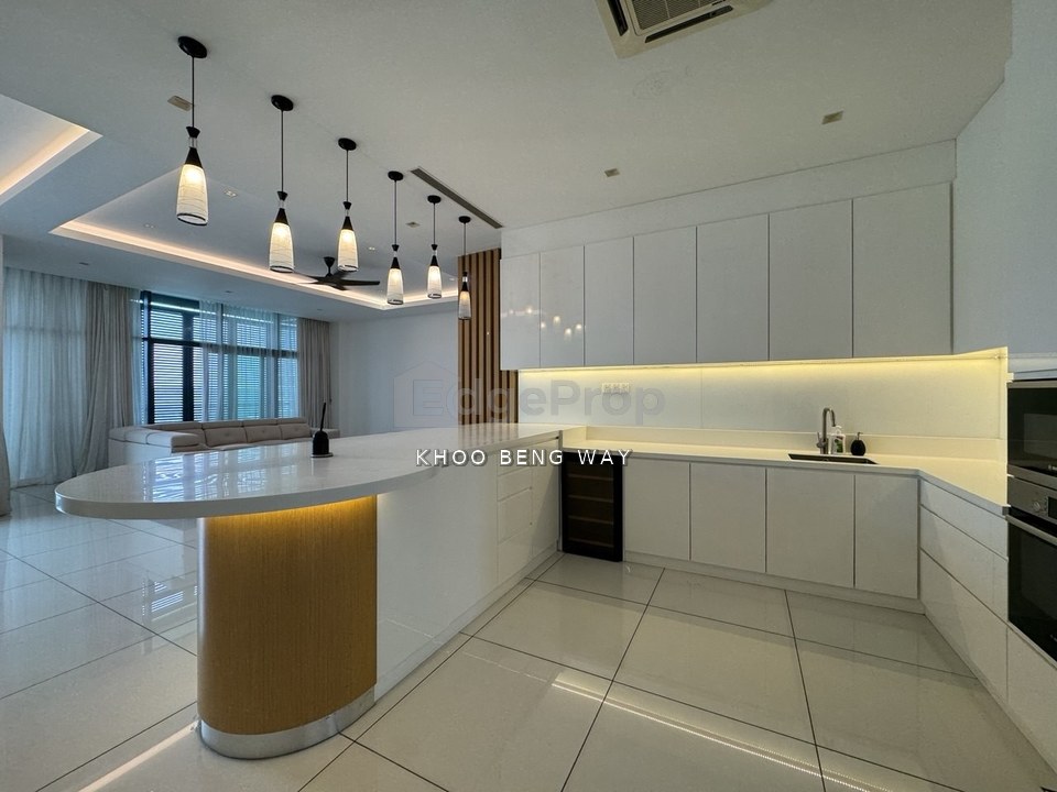 Well Maintained Family Size Layout. Golf View on a Mid High Floor, Selangor, Tropicana