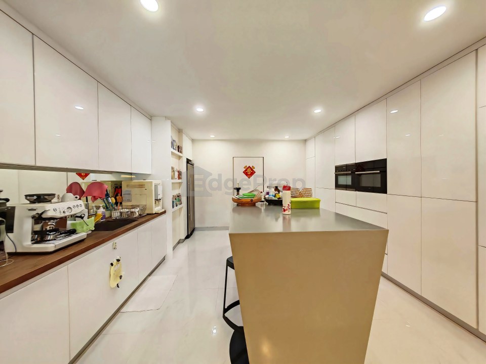 Dale Three Storey End Lot House Fully Renovated Fully Furnished Move In Condition LakeFields Sungai Besi Kuala Lumpur, Kuala Lumpur, Sungai Besi