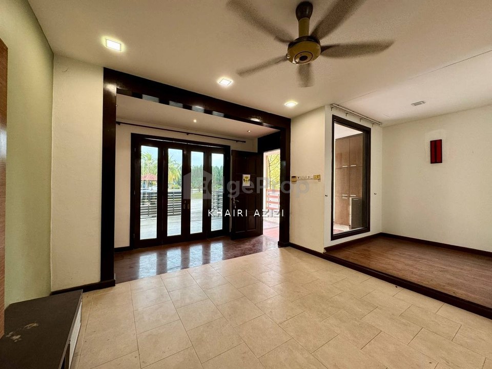 Good Condition Double Storey Terrace Lagenda 1 Jalan Teratak Bukit Jelutong, Selangor, Shah Alam