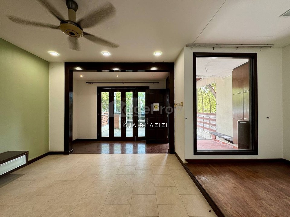 Good Condition Double Storey Terrace Lagenda 1 Jalan Teratak Bukit Jelutong, Selangor, Shah Alam
