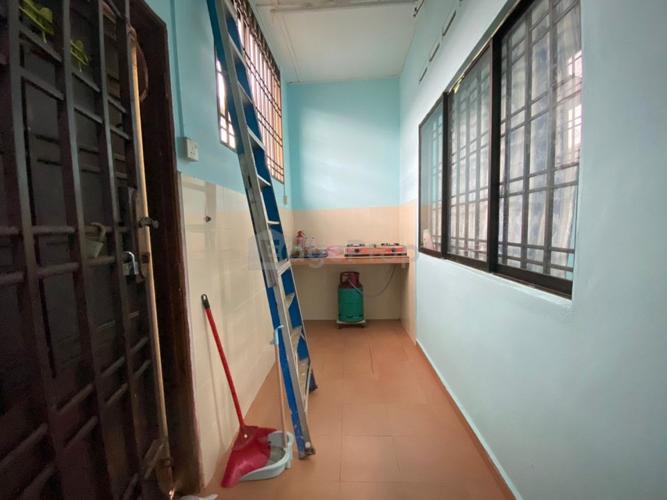 Single Storey Intermediate Terraced Kampung Padang Jaya, Kuantan, Pahang, Kuantan