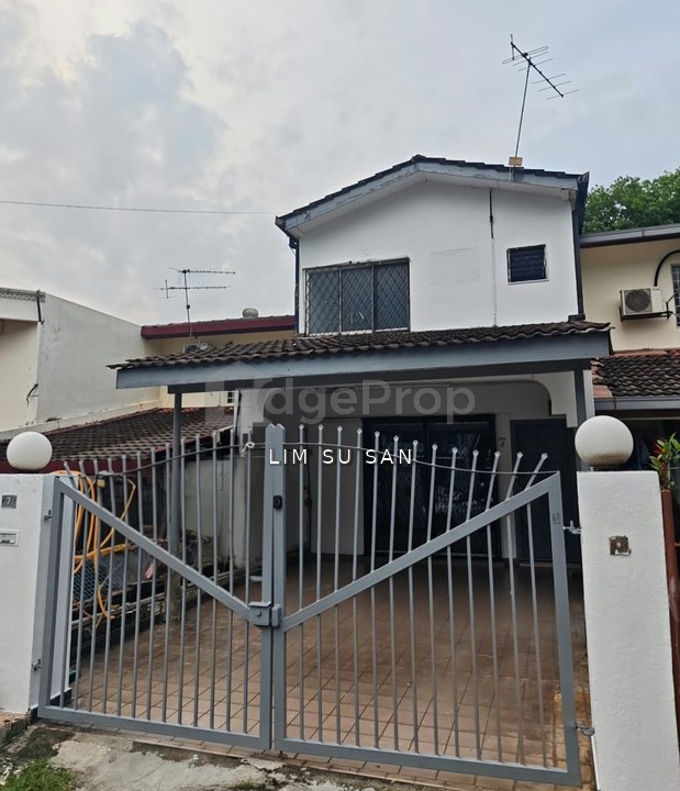 Double Story house for rent 