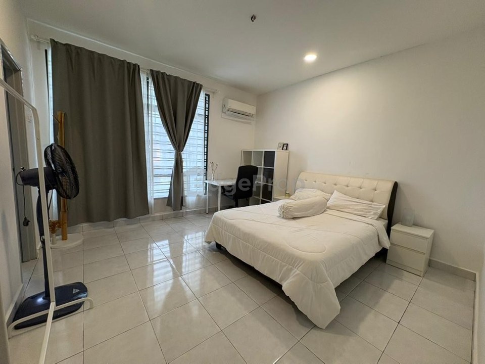 🤩 #Kempas Baru这间双层排楼 3房3厕还给你2间主人房🏡❤️距离Larkin巴士总站及Bukit Indah第二通道约10分钟🚍🇸🇬 拎包就能住🔑❤️, Johor, Johor Bahru
