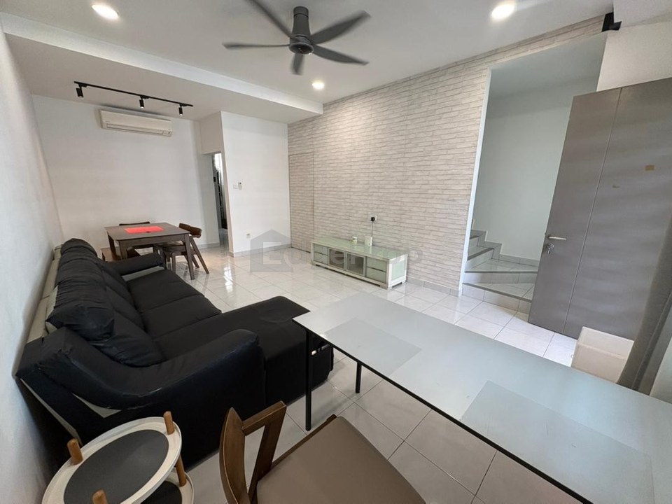 🤩 #Kempas Baru这间双层排楼 3房3厕还给你2间主人房🏡❤️距离Larkin巴士总站及Bukit Indah第二通道约10分钟🚍🇸🇬 拎包就能住🔑❤️, Johor, Johor Bahru