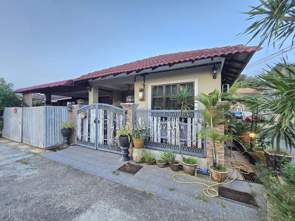 Fully Renovated Single Storey Terrace End Lot Taman Sri Serdang