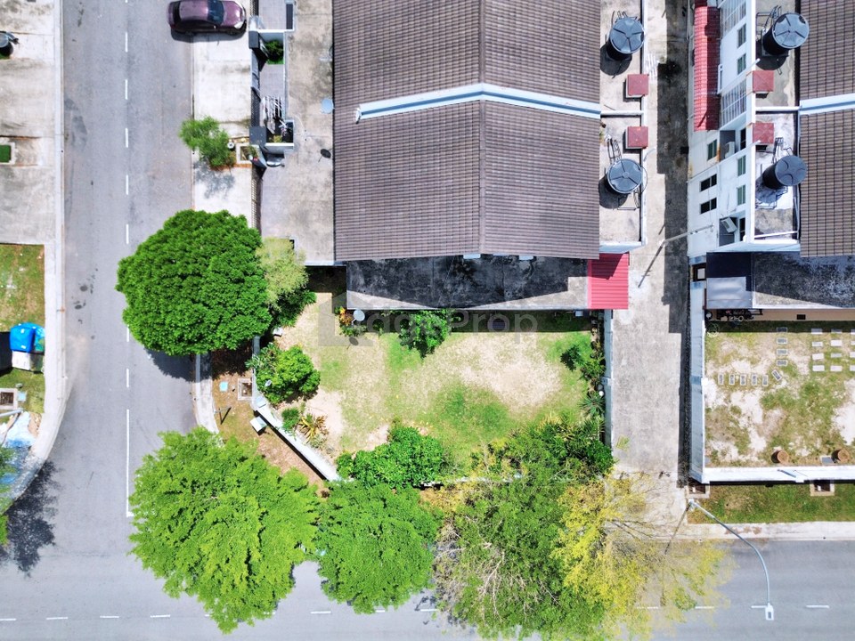 Bangi Avenue 2, 2 Storey Terrace HUGE LAND CORNER LOT FREEHOLD 4R 4B, Selangor, Bangi