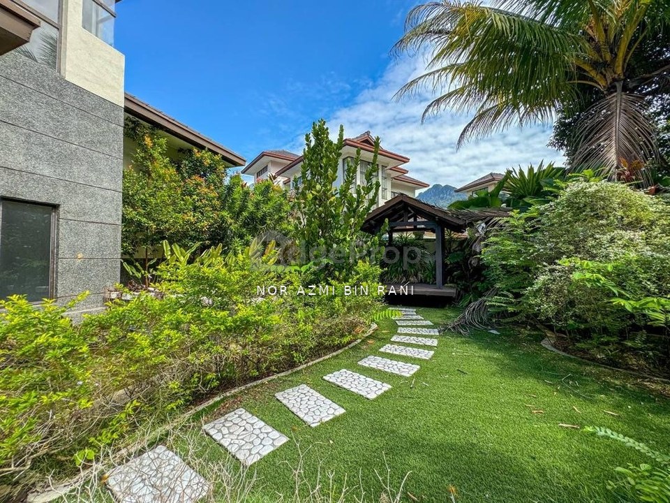 TAMAN MELAWATI Bukit Melawati Massive 4 Storey Bungalow with Private Swimming Pool , Selangor, Taman Melawati