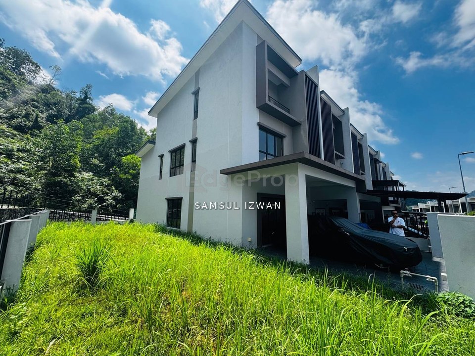 Corner Lot 3 Storey Terrace Taman Ukay Bistari Nassim Heights Ampang Selangor, Kuala Lumpur, Ampang