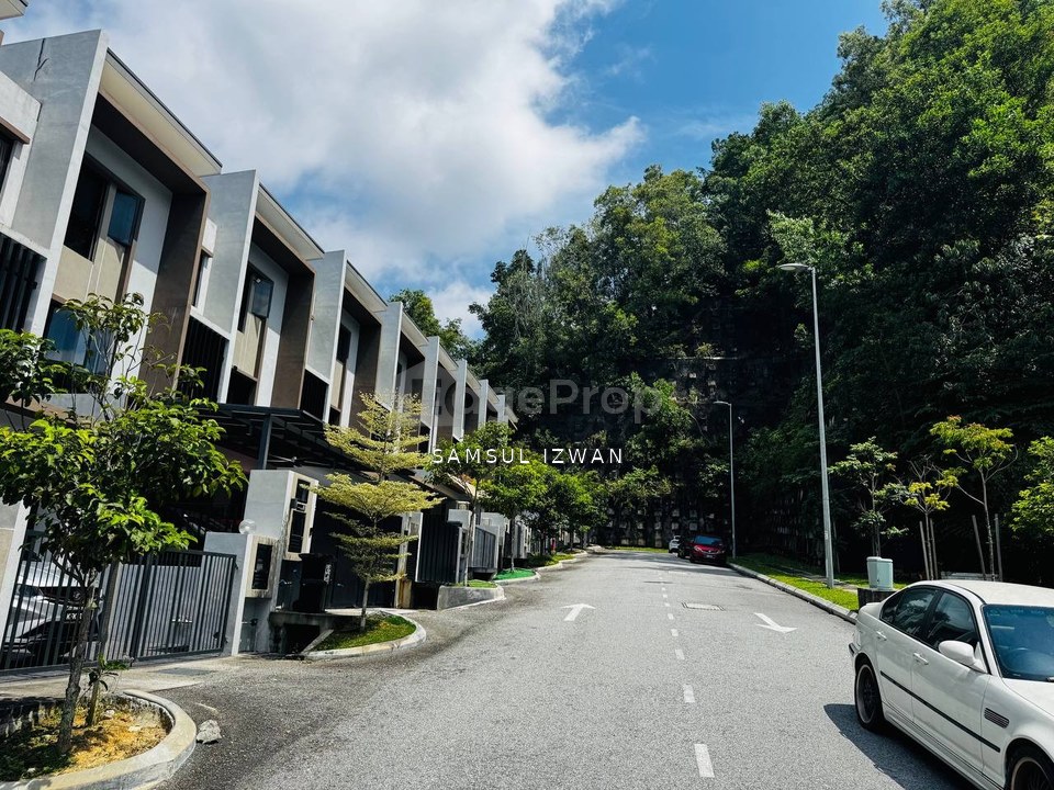 Corner Lot 3 Storey Terrace Taman Ukay Bistari Nassim Heights Ampang Selangor, Kuala Lumpur, Ampang