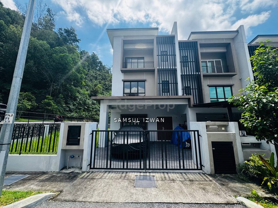 Corner Lot 3 Storey Terrace Taman Ukay Bistari Nassim Heights Ampang Selangor, Kuala Lumpur, Ampang