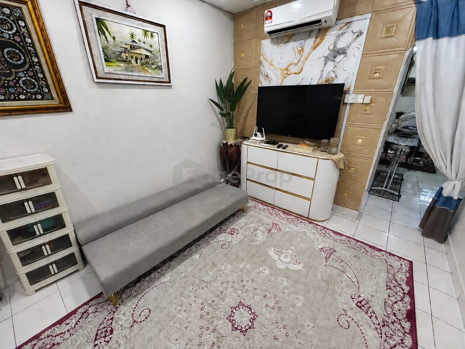 Seksyen 24 Shah Alam Selangor, Fully Extended Kitchen | Single Storey Terrace Intermediate - RM399k Nego, Selangor, Shah Alam