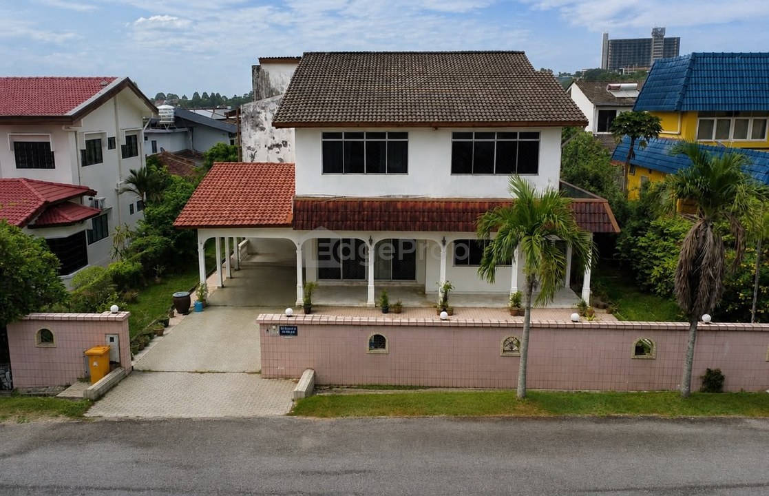 Seksyen 3 Shah Alam, Murah Below Market 5 Min ke UITM Shah Alam | Double Storey Bungalow FOR SALE! - RM1.3Mil Nego, Selangor, Shah Alam