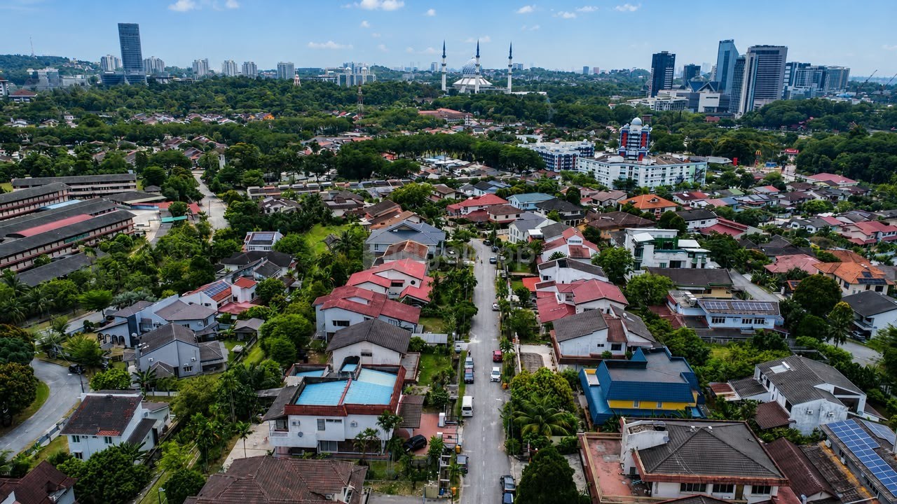 Seksyen 3 Shah Alam, Murah Below Market 5 Min ke UITM Shah Alam | Double Storey Bungalow FOR SALE! - RM1.3Mil Nego, Selangor, Shah Alam