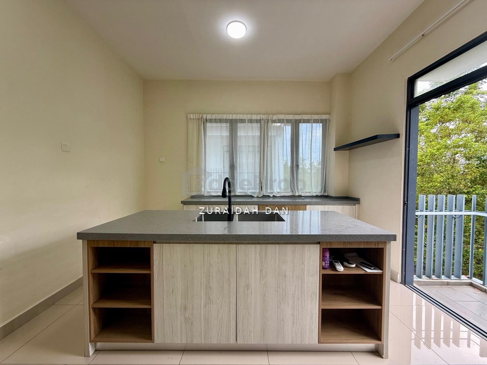 CHEAPEST CORNER LOT & UPPER UNIT! Crescent Park Townhouse, Bandar Bukit Mahkota, Selangor, Bangi