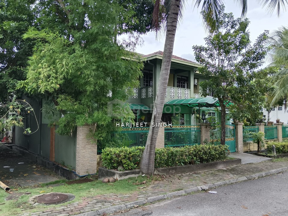 SHAH ALAM SEK 13, 2 TINGKAT CORNER DIUBAHSUAI PENUH DALAM & LUAR, DENGAN KABINET. DEKAT LRT, SEKOLAH, SURAU, HIGHWAY, KEDAI. 019-26664083, Selangor, Shah Alam