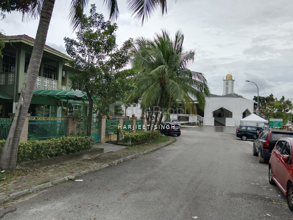 SHAH ALAM SEK 13, 2 TINGKAT CORNER DIUBAHSUAI PENUH DALAM & LUAR, DENGAN KABINET. DEKAT LRT, SEKOLAH, SURAU, HIGHWAY, KEDAI. 019-26664083, Selangor, Shah Alam