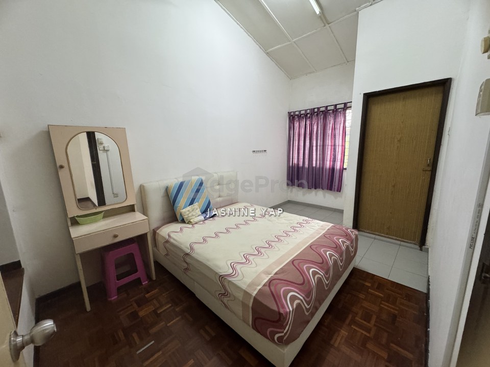 2.5 Storey Landed House WELL KEPT FULLY EXTENDED in Ampang Selangor, Selangor, Ampang